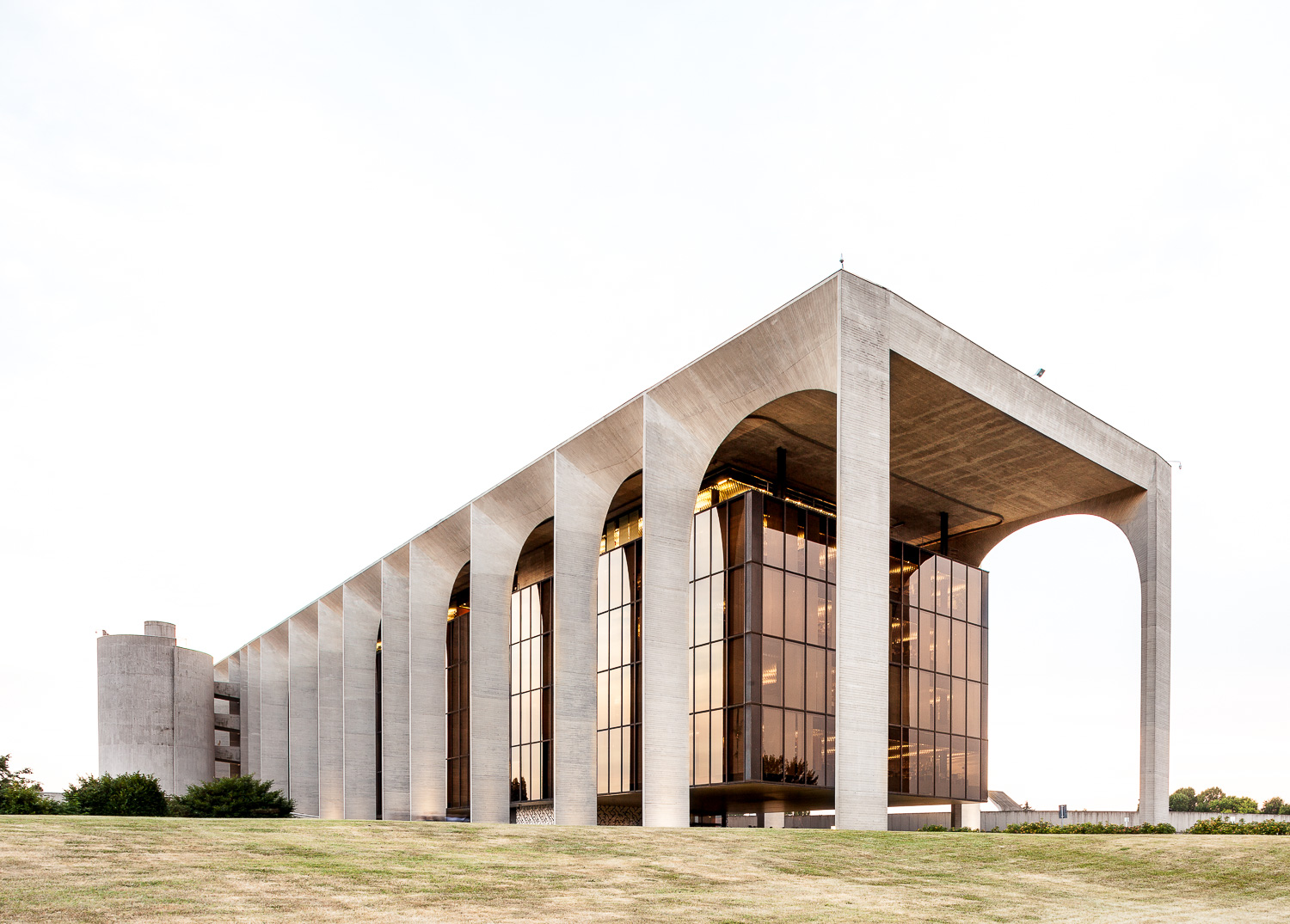 Palazzo Mondadori Oscar Niemeyer Niccolò Vonci 2017