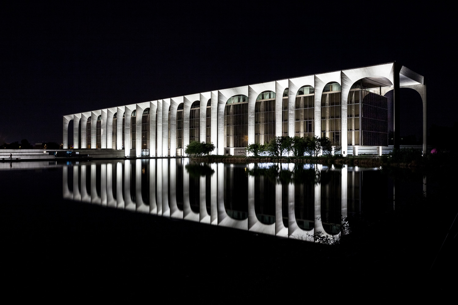 Palazzo Mondadori Oscar Niemeyer Niccolò Vonci 2017