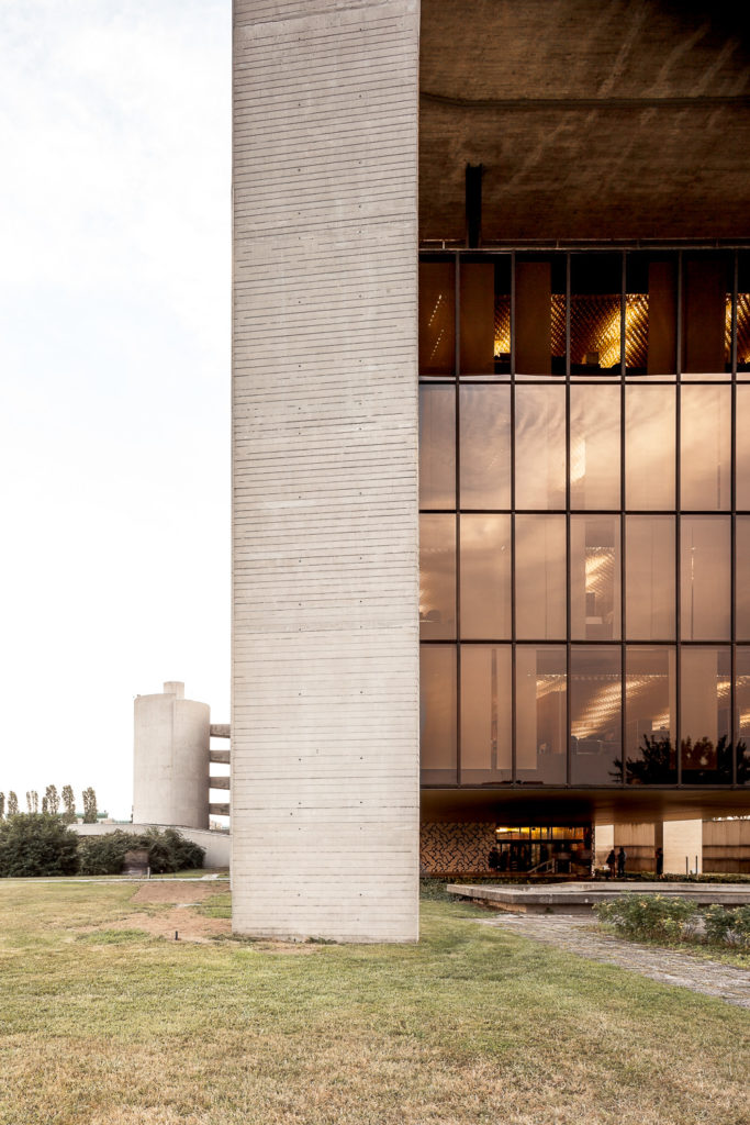 Palazzo Mondadori Oscar Niemeyer Niccolò Vonci 2017